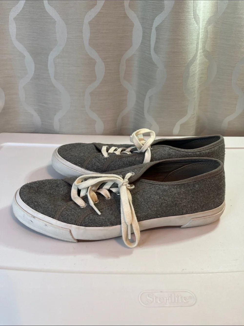 Old Navy Low Top Canvas Sneakers Gray Size 9